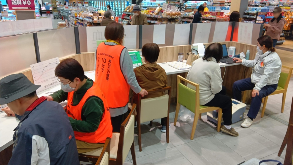 世界健康デー 健康チェックを実施しました