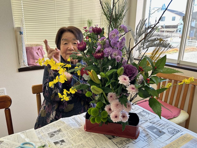 つだか支部　たまりば「マスカット」でフラワーアレンジメントを開催