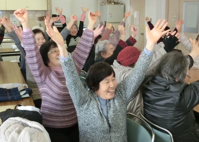 サロン参加者みんなで体操